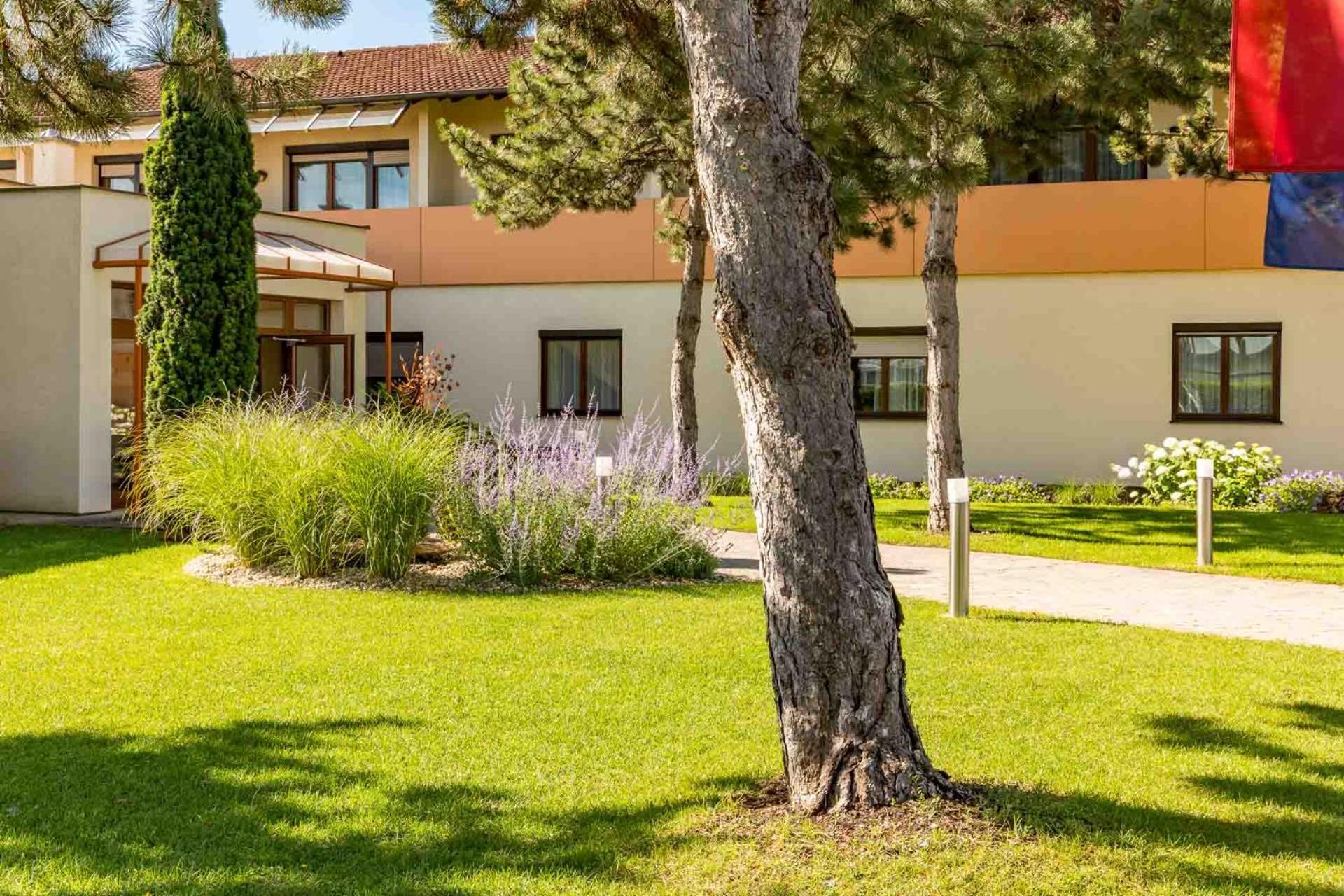 Hotel Garni Steinfeld وينر نويشتاد المظهر الخارجي الصورة