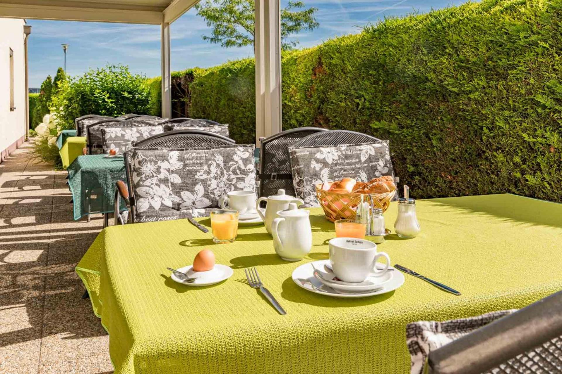 Hotel Garni Steinfeld وينر نويشتاد المظهر الخارجي الصورة