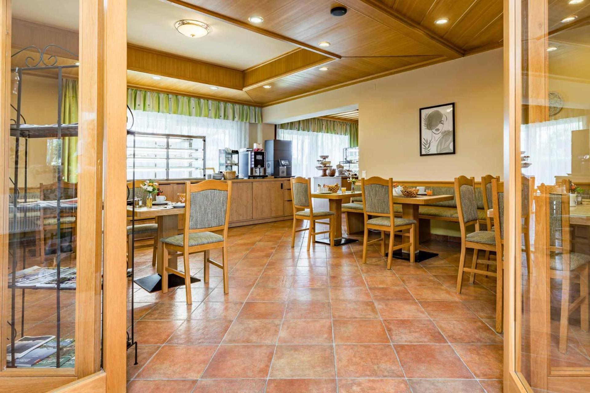 Hotel Garni Steinfeld وينر نويشتاد المظهر الخارجي الصورة