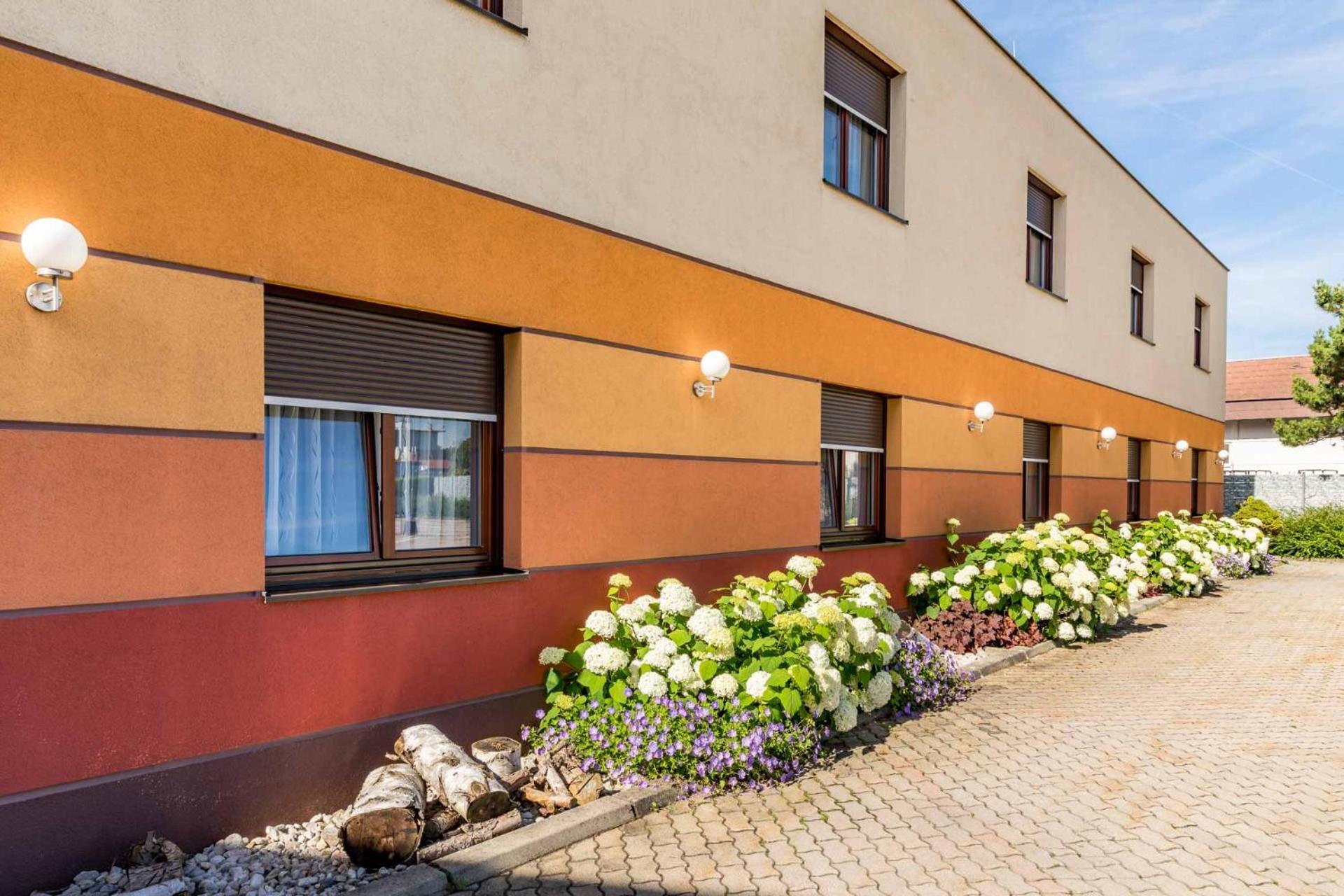 Hotel Garni Steinfeld وينر نويشتاد المظهر الخارجي الصورة