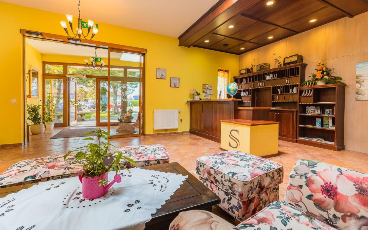 Hotel Garni Steinfeld وينر نويشتاد المظهر الخارجي الصورة