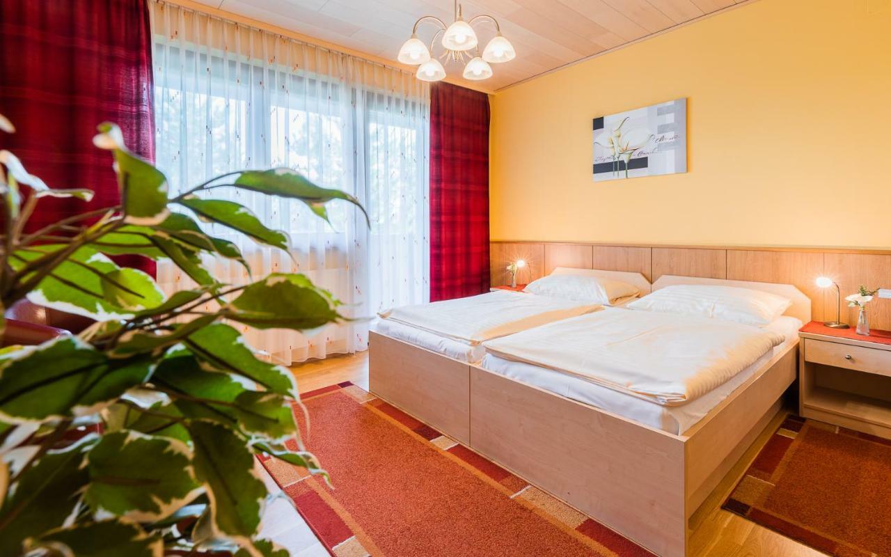Hotel Garni Steinfeld وينر نويشتاد المظهر الخارجي الصورة