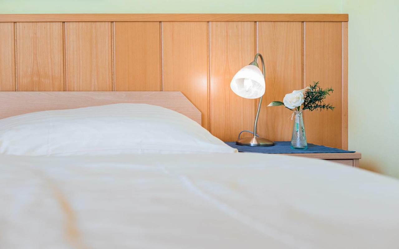 Hotel Garni Steinfeld وينر نويشتاد المظهر الخارجي الصورة